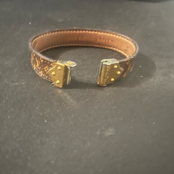 Luis Vuitton leather bracelet - Picture 2 of 5